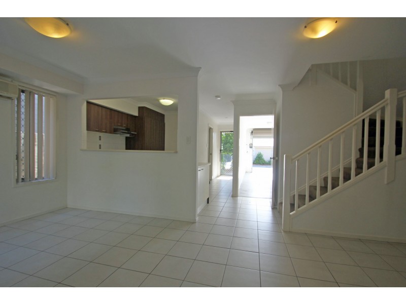 2 Meadowbrook Drive, Meadowbrook QLD 4131