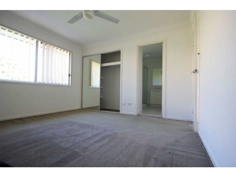 2 Meadowbrook Drive, Meadowbrook QLD 4131