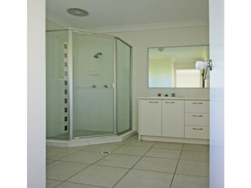 2 Meadowbrook Drive, Meadowbrook QLD 4131