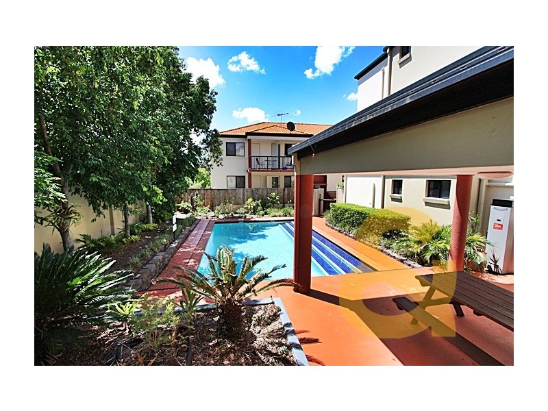 15 Dansie Street, Greenslopes QLD 4120