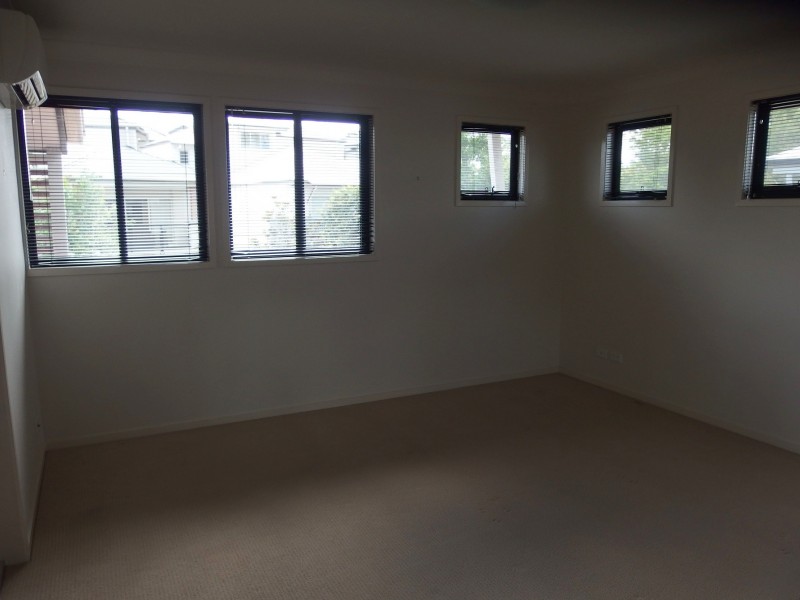 Mount Ommaney QLD 4074