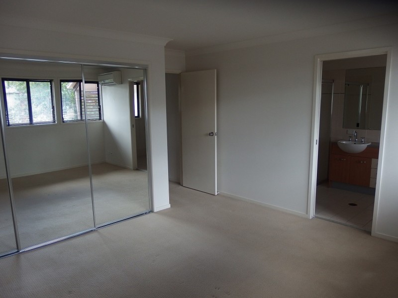 Mount Ommaney QLD 4074