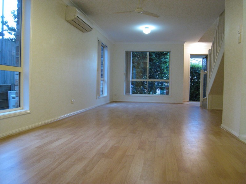 90 Oakleaf Street, Eight Mile Plains QLD 4113