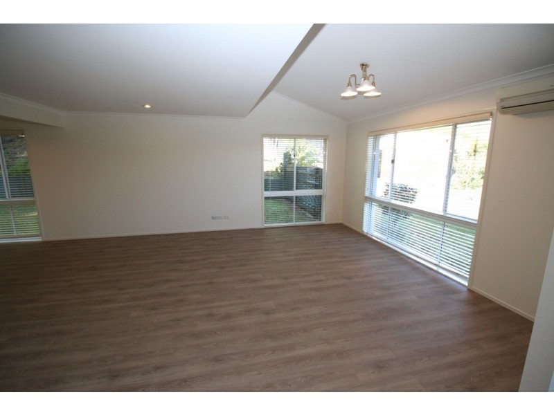 2 Red Gum Cres, Wakerley QLD 4154