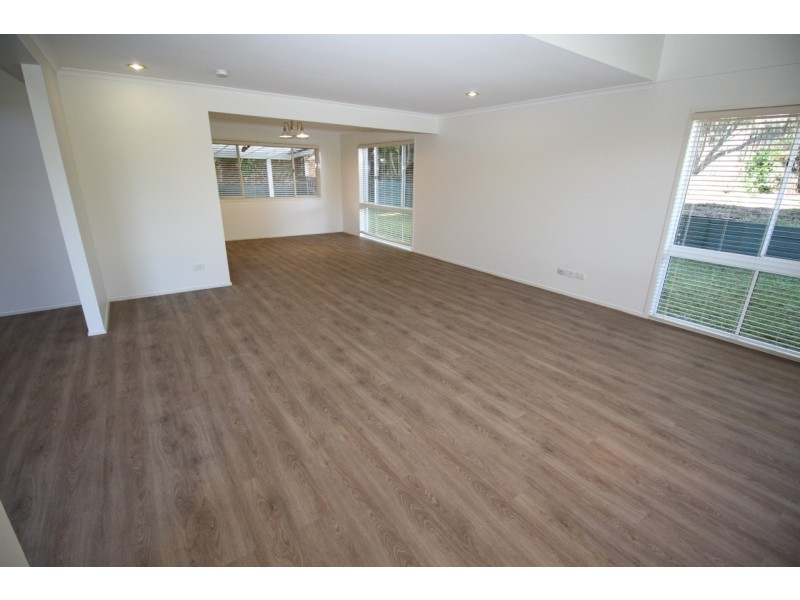 2 Red Gum Cres, Wakerley QLD 4154
