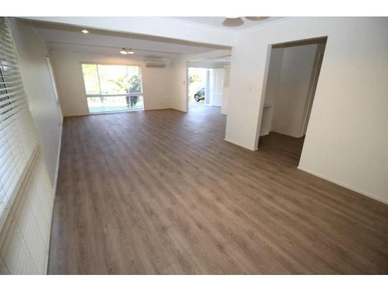 2 Red Gum Cres, Wakerley QLD 4154