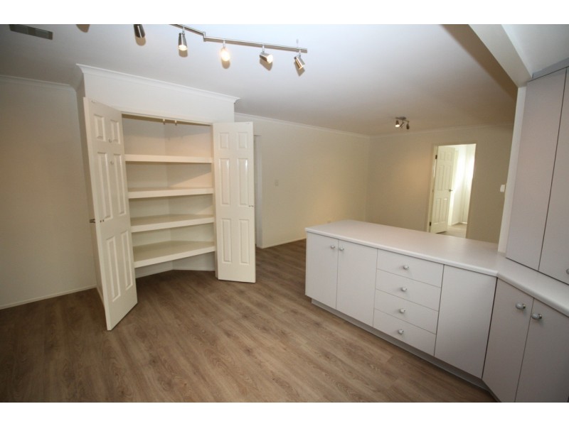 2 Red Gum Cres, Wakerley QLD 4154