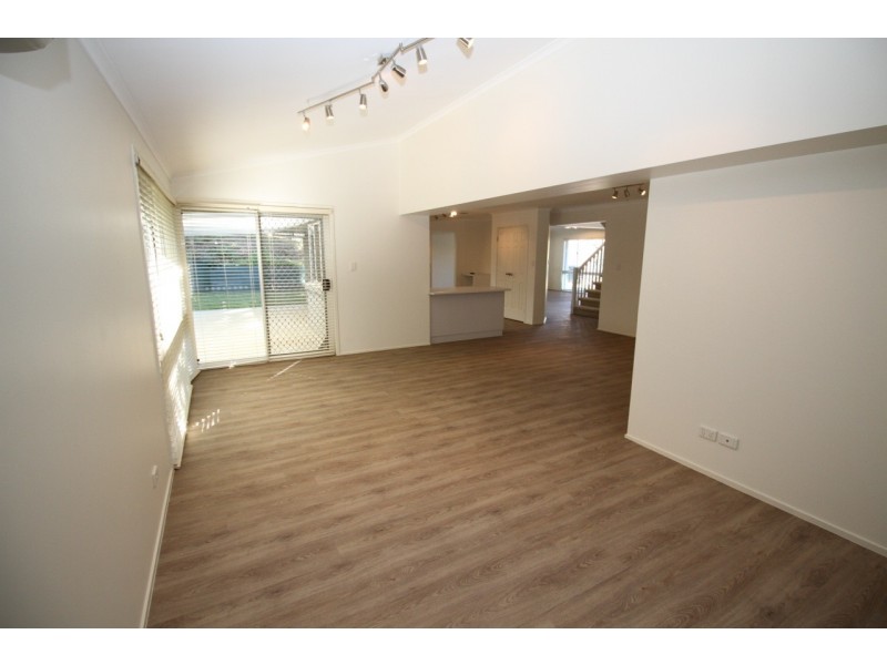 2 Red Gum Cres, Wakerley QLD 4154