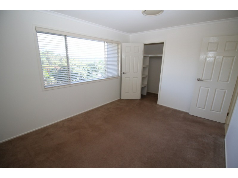2 Red Gum Cres, Wakerley QLD 4154
