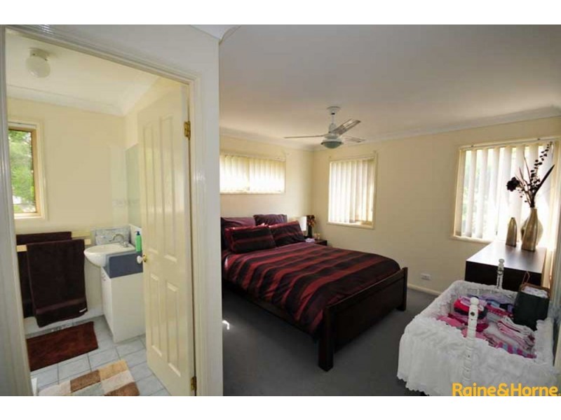 10 Chapman Place, Oxley QLD 4075