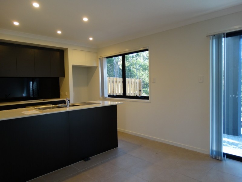 14D Lincoln Parade, Springfield Lakes QLD 4300
