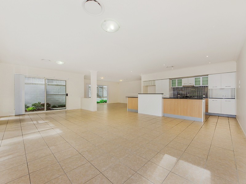 9 Fairway Court, Mount Ommaney QLD 4074