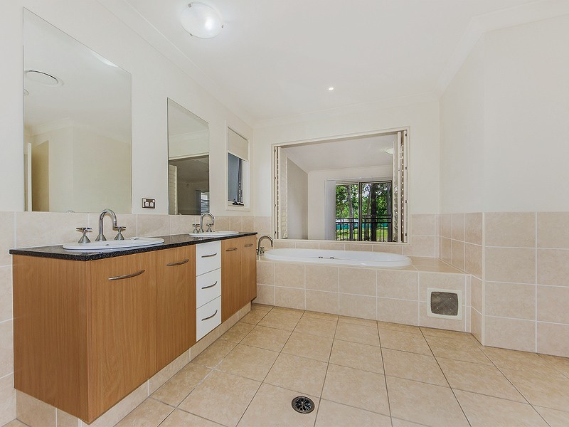 9 Fairway Court, Mount Ommaney QLD 4074