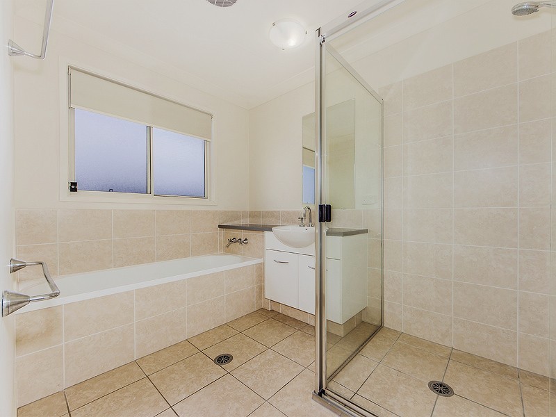 9 Fairway Court, Mount Ommaney QLD 4074