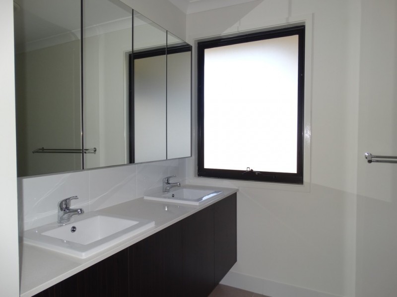 21/14 Lincoln Parade, Springfield Lakes QLD 4300