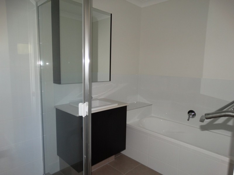 21/14 Lincoln Parade, Springfield Lakes QLD 4300