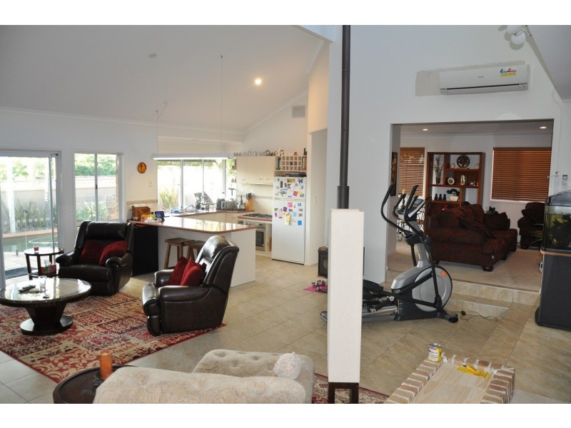 63 Riverhills Road, Middle Park QLD 4074
