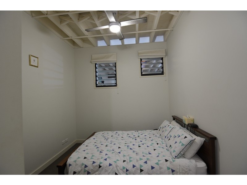 54 d- Vernon Tce, Teneriffe QLD 4005