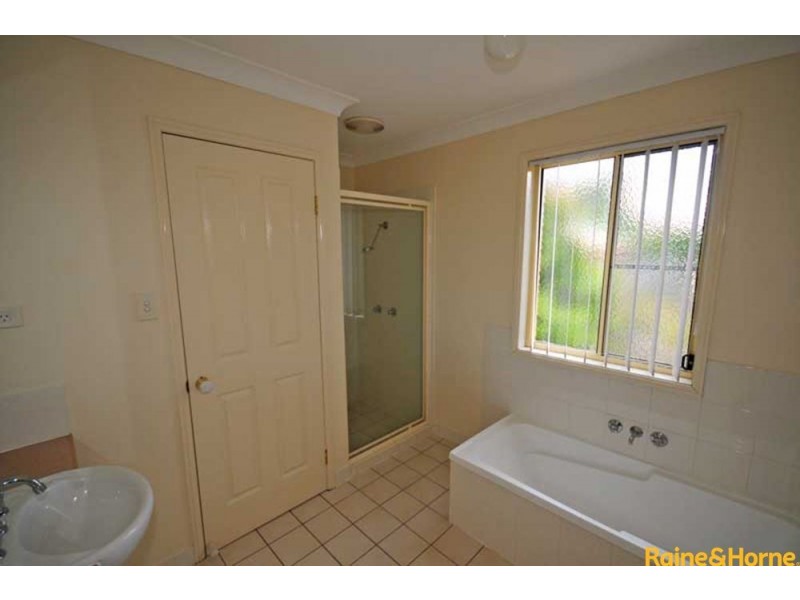 10 Chapman Place, Oxley QLD 4075