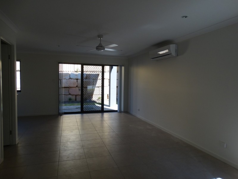 41/8 Lincoln Parade, Springfield Lakes QLD 4300