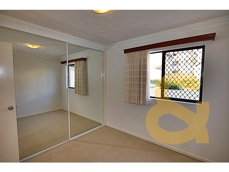 15 Dansie Street, Greenslopes QLD 4120