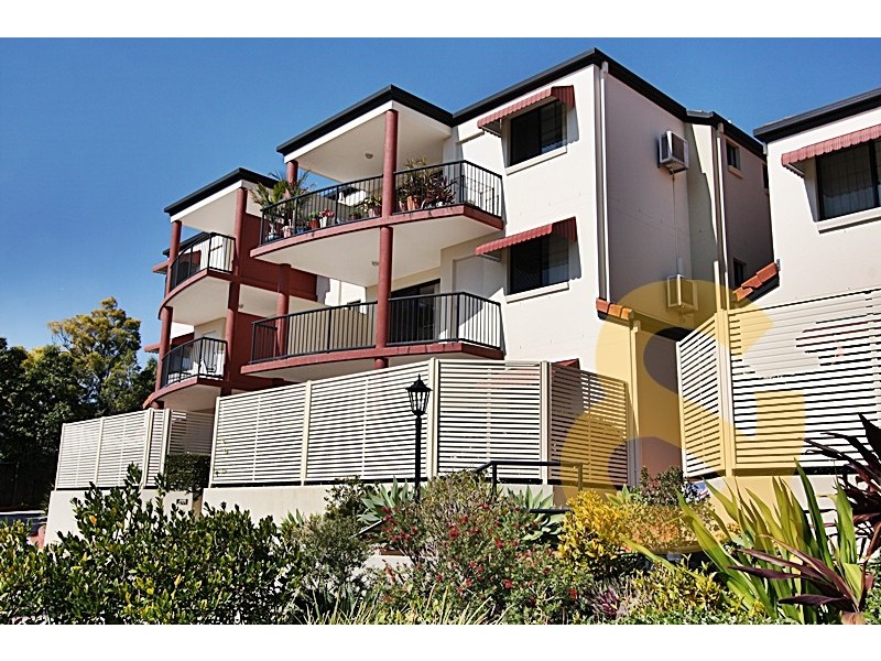 15 Dansie Street, Greenslopes QLD 4120