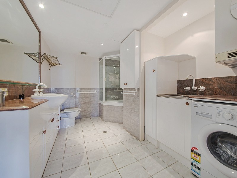 24/10 Park Avenue, Kangaroo Point QLD 4169