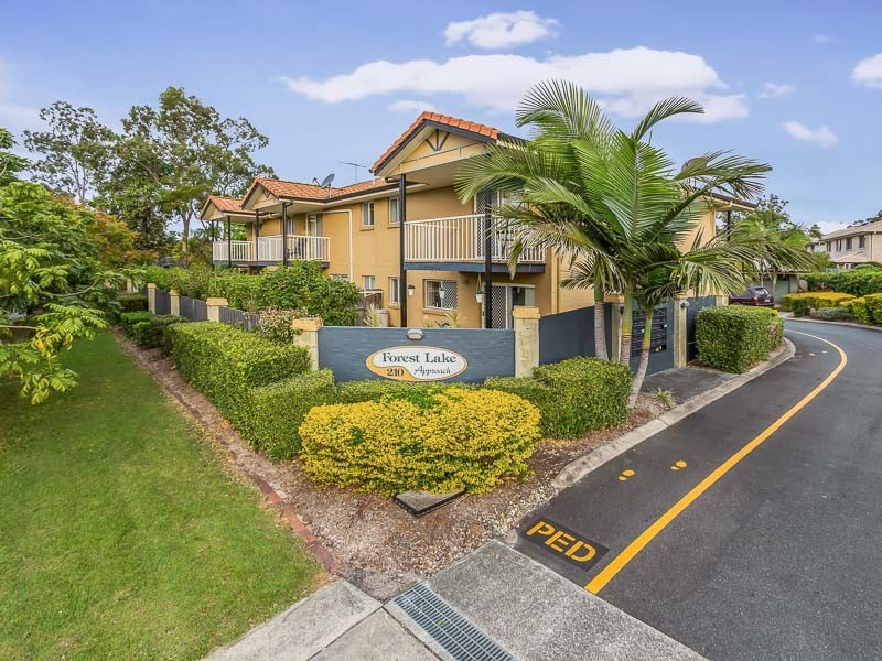 210 Government Road, Forest Lake QLD 4078