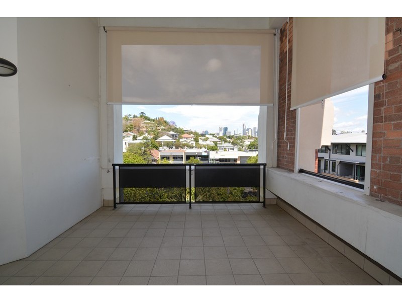 54 -f- Vernon Tce, Teneriffe QLD 4005