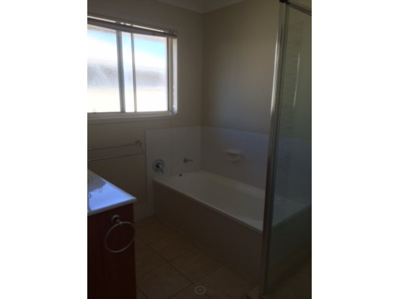 11 Pyranees, Calamvale QLD 4116