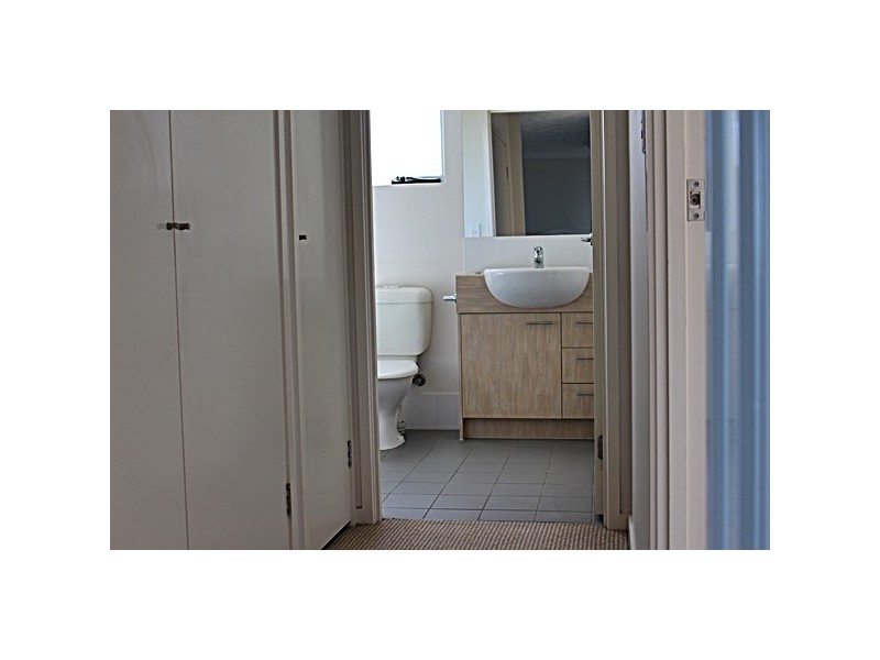 8 16 Grosvenor Road, Indooroopilly QLD 4068