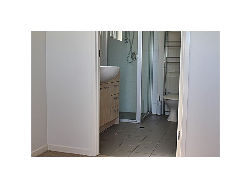 8 16 Grosvenor Road, Indooroopilly QLD 4068