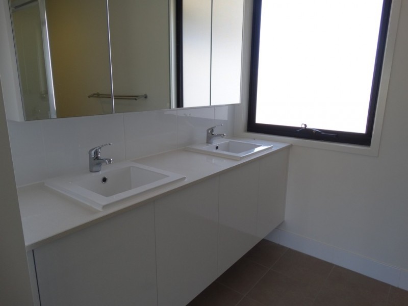 17/14 Lincoln Parade, Springfield Lakes QLD 4300