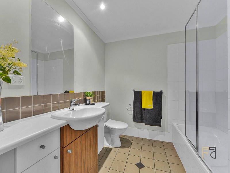 54 i Vernon Tce, Teneriffe QLD 4005
