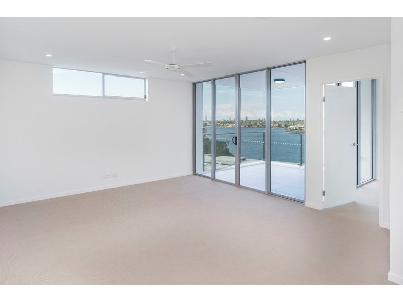 33 Lakefront Crescent, Varsity Lakes QLD 4227