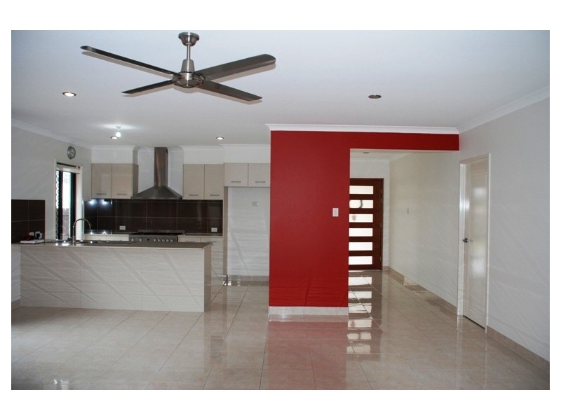 13 Dily Street, Hillcrest QLD 4118