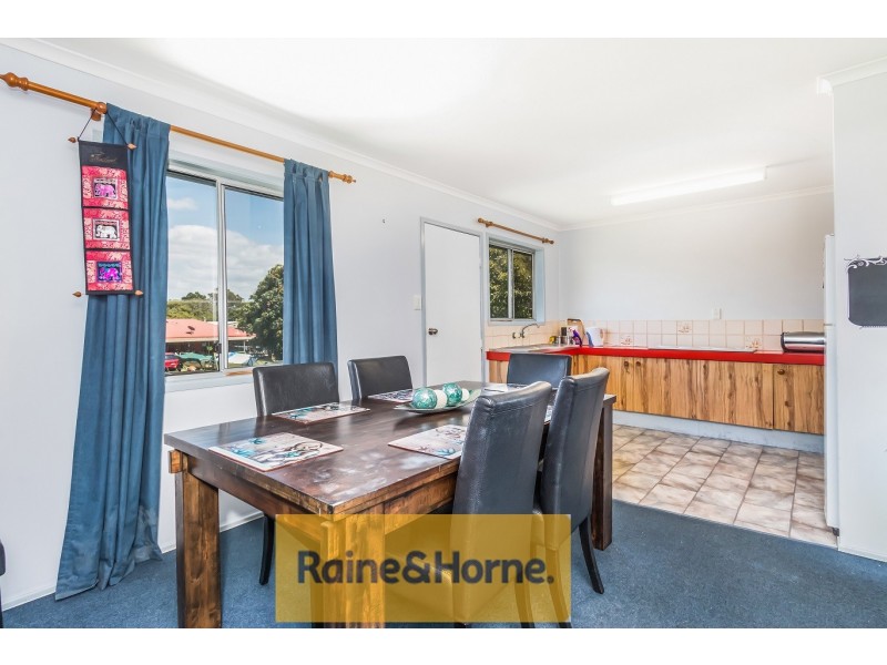 8 Grace St, Beachmere QLD 4510