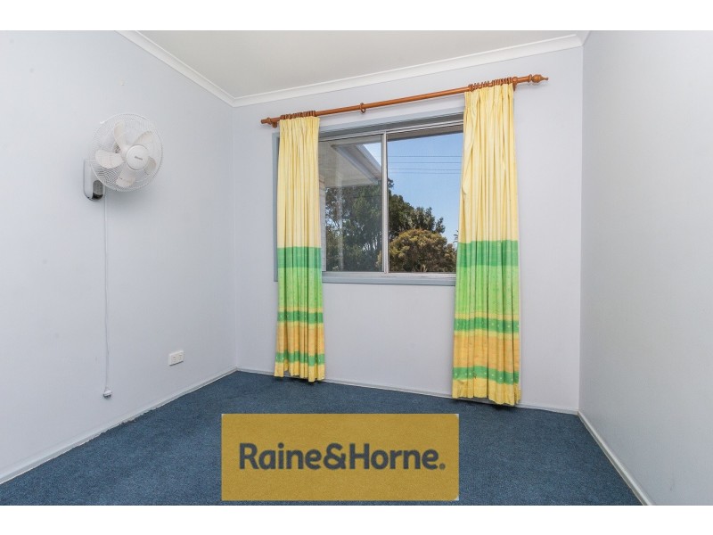 8 Grace St, Beachmere QLD 4510