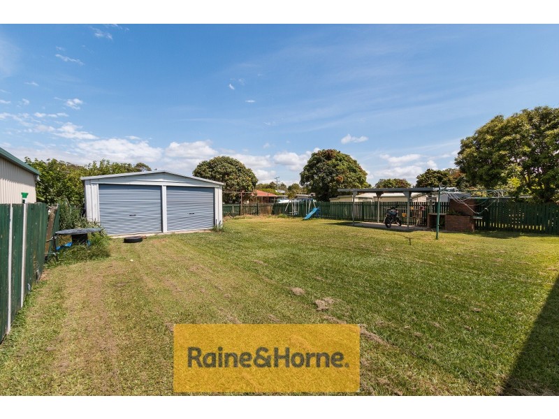 8 Grace St, Beachmere QLD 4510