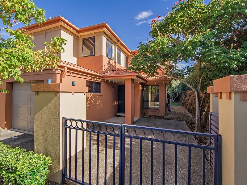 15/4 University Drive, Robina QLD 4226