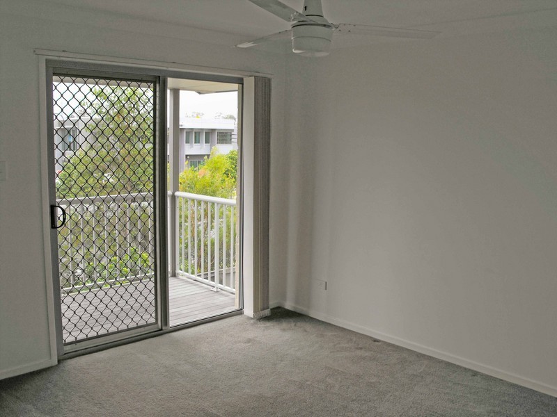16 6-32 University Drive, Meadowbrook QLD 4131