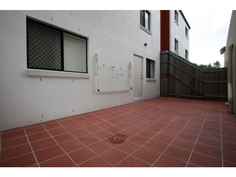 15 Dansie Street, Greenslopes QLD 4120