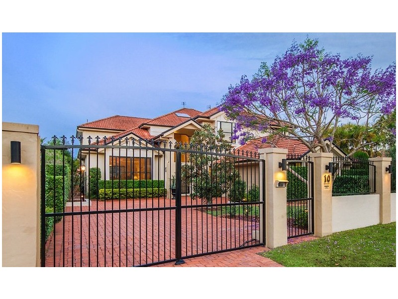 10 Staysail Crescent, Clear Island Waters QLD 4226