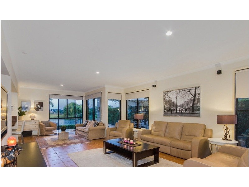 10 Staysail Crescent, Clear Island Waters QLD 4226