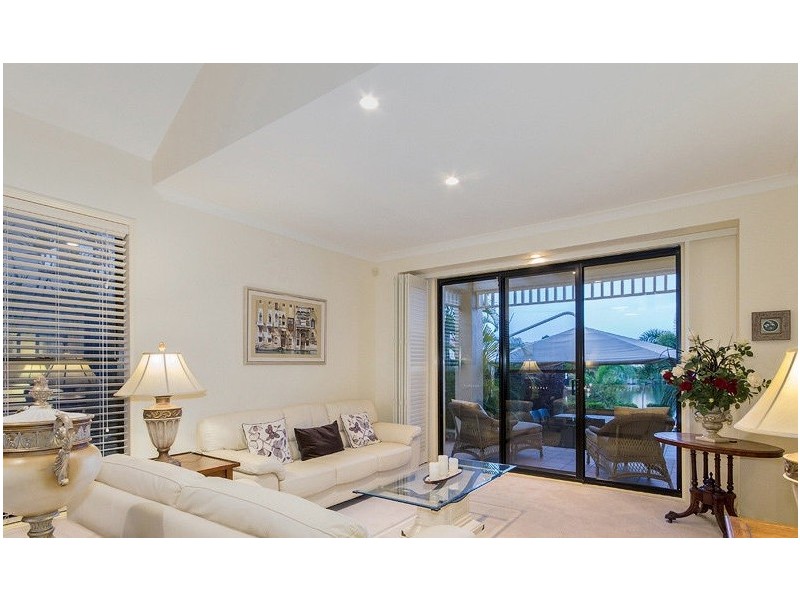 10 Staysail Crescent, Clear Island Waters QLD 4226