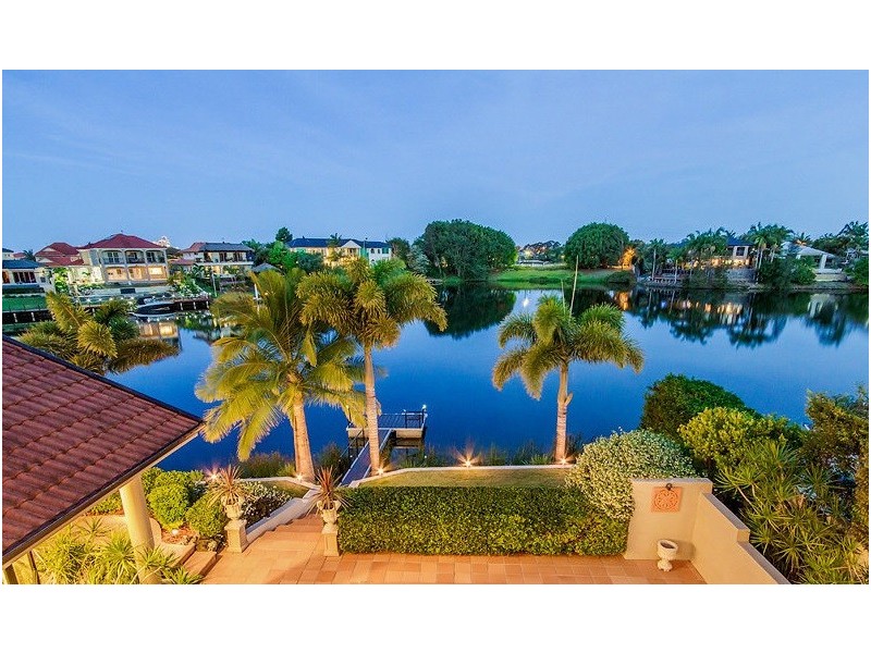 10 Staysail Crescent, Clear Island Waters QLD 4226