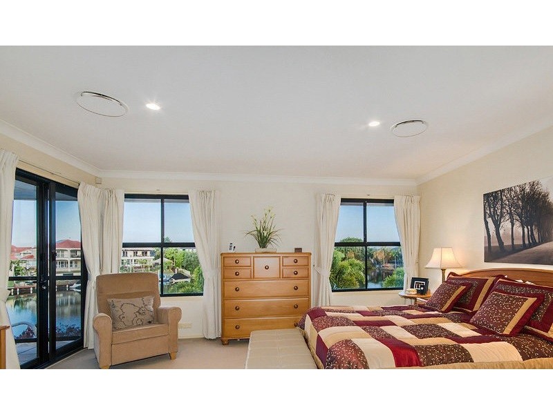 10 Staysail Crescent, Clear Island Waters QLD 4226