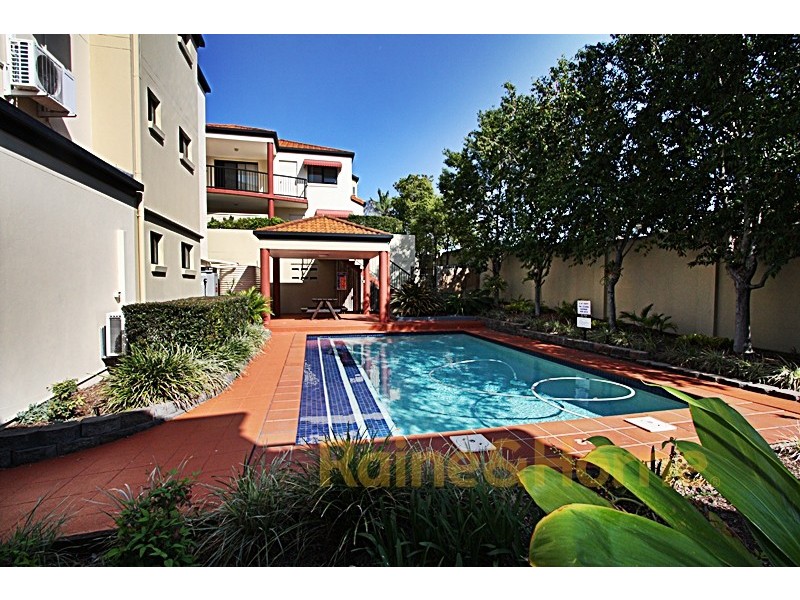 15 Dansie Street, Greenslopes QLD 4120