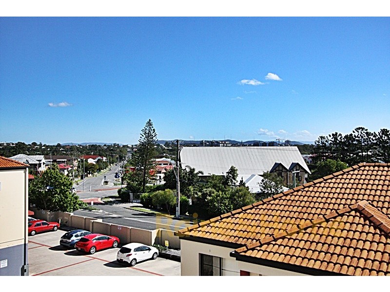 15 Dansie Street, Greenslopes QLD 4120