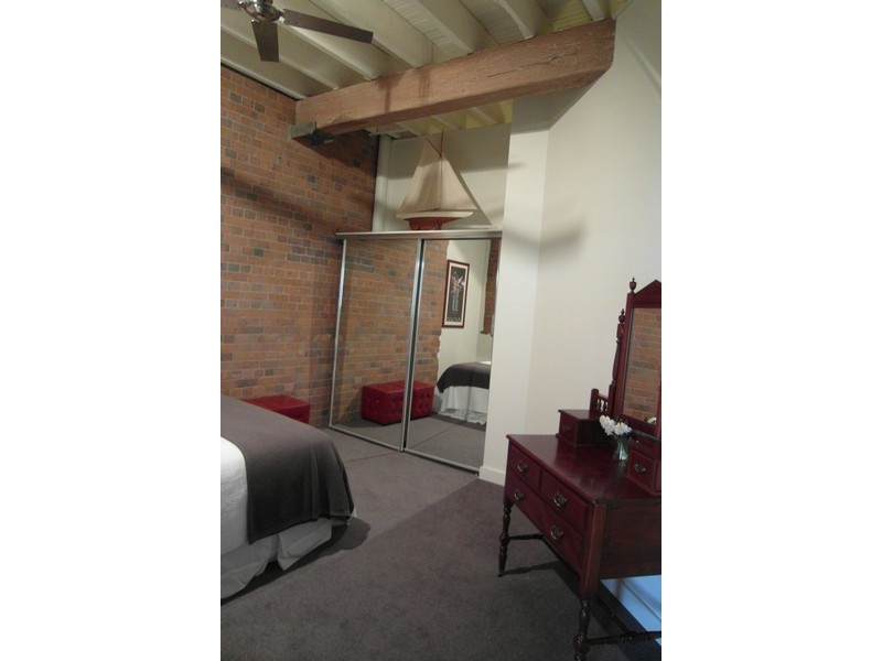 54 -i- Vernon Tce, Teneriffe QLD 4005